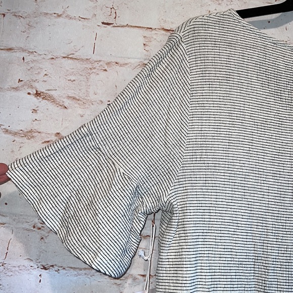 NWT Lauren Conrad flutter short sleeve stripe pullover blouse scoop neck keyhole - Picture 8 of 8